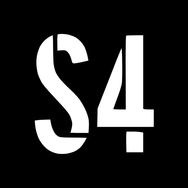 Símbolo "S4" em letras brancas estilo estêncil sobre fundo preto.